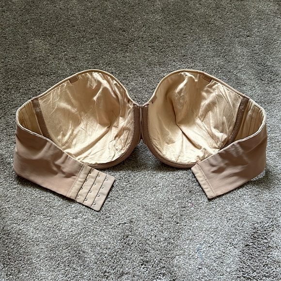 Victoria’s Secret strapless bra - Picture 2 of 5